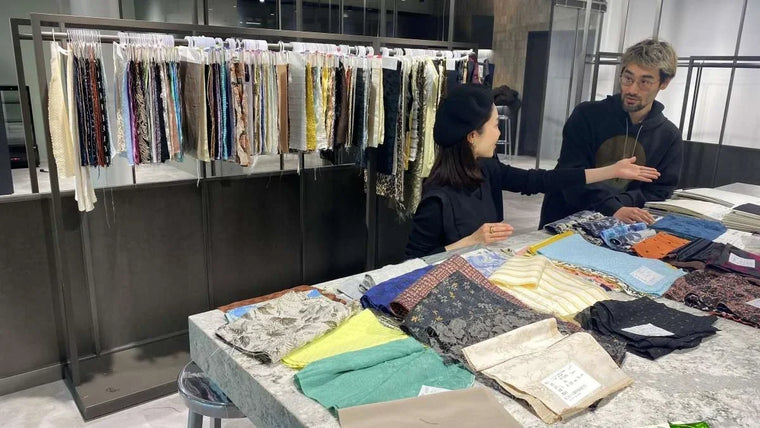ファッションデザイナーの服作りを生地で支援