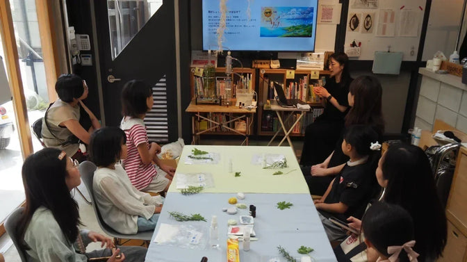「1OOOREこどもの学校」にて、ハーブからの精油抽出体験とバスボムづくりを開催